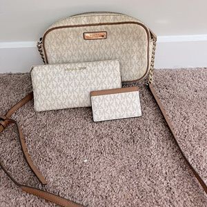 michael kors purse with matching wallet and card holder